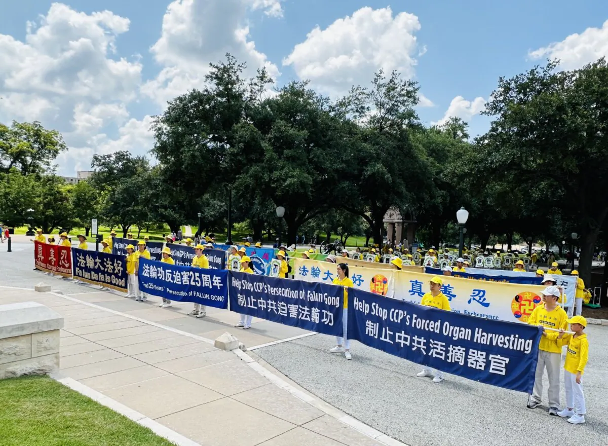 Falun Gong practitioners hold a rally outside the Texas State Capitol builindg in Austin, Texas, on July 20, 2024. (Wu Xianglian/The Epoch Times)
