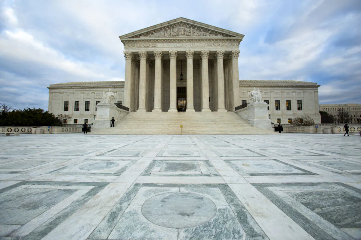 The Supreme Court of the United States in Washington on Dec. 4, 2018. (Samira Bouaou/The Epoch Times)