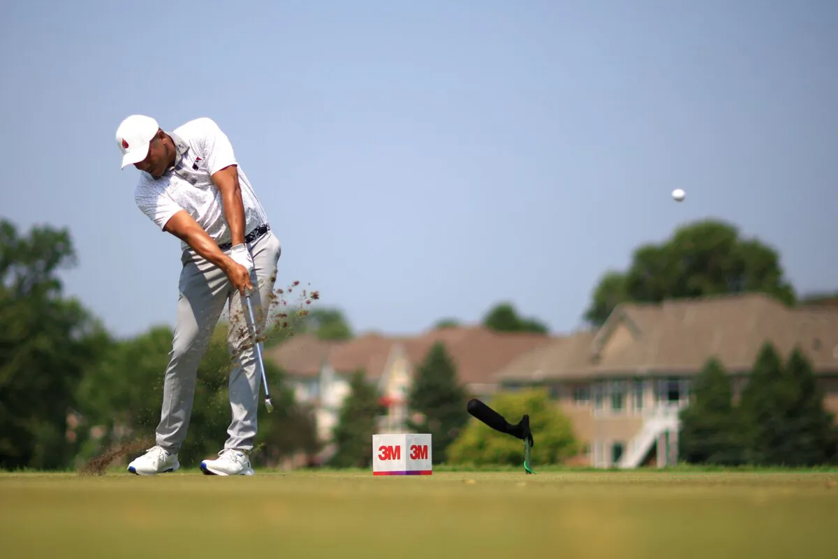 Jhonattan Vegas of Venezuela plays his shot from the fourth tee during the third round of the 3M Open in Blaine, Minn., on July 27, 2024. (Mike Ehrmann/Getty Images)