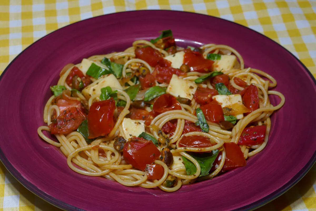 Caprese Spaghetti Pasta Salad. (Linda Gassenheimer/TNS)