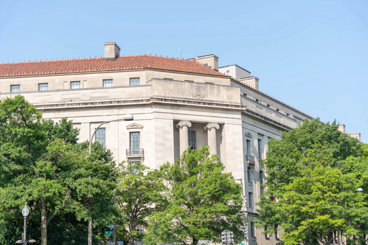 The U.S. Department of Justice has charged a Pakistani national living in Canada with attempting to commit an act of terrorism in the name of ISIS. (Caroline Li/The Epoch Times)