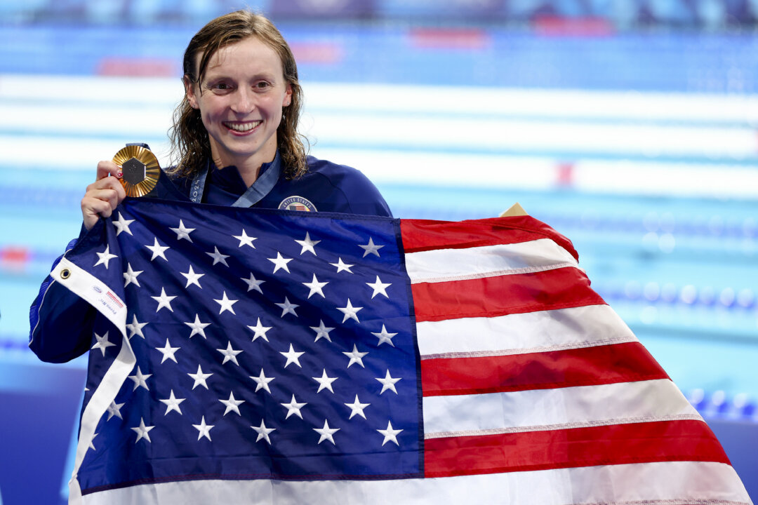 Katie Ledecky Wins Fourth Consecutive 800m Gold