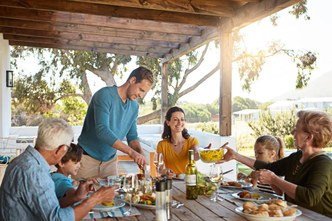 Eating on vacation or sharing meals with friends create more mindful, slow habits that aid digestion. (Shutterstock)