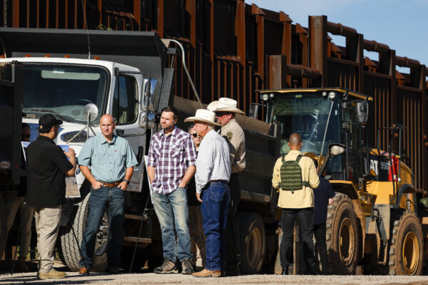 In Arizona, JD Vance Visits Half-Finished Border Wall