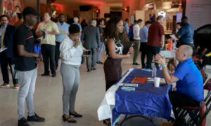 Jobless Claims at 11-Month High; Manufacturing Activity at 8-Month Low | Business Matters Full Broadcast (Aug. 1)