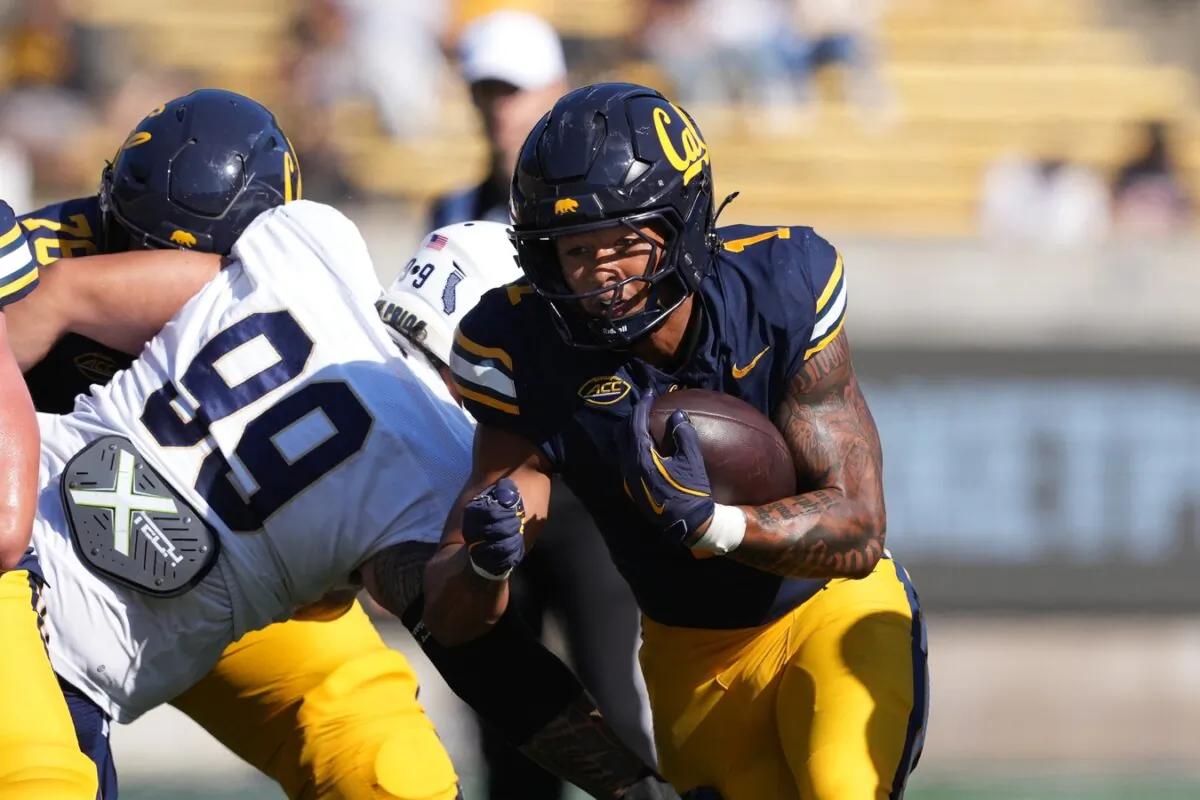 California Golden Bears running back Jaydn Ott (1) carries the ball against UC Davis Aggies defensive lineman Uilisoni Amone (99) during the third quarter in Berkeley, Calif., on Aug 31, 2024. (Darren Yamashita/USA TODAY Sports via Field Level Media)