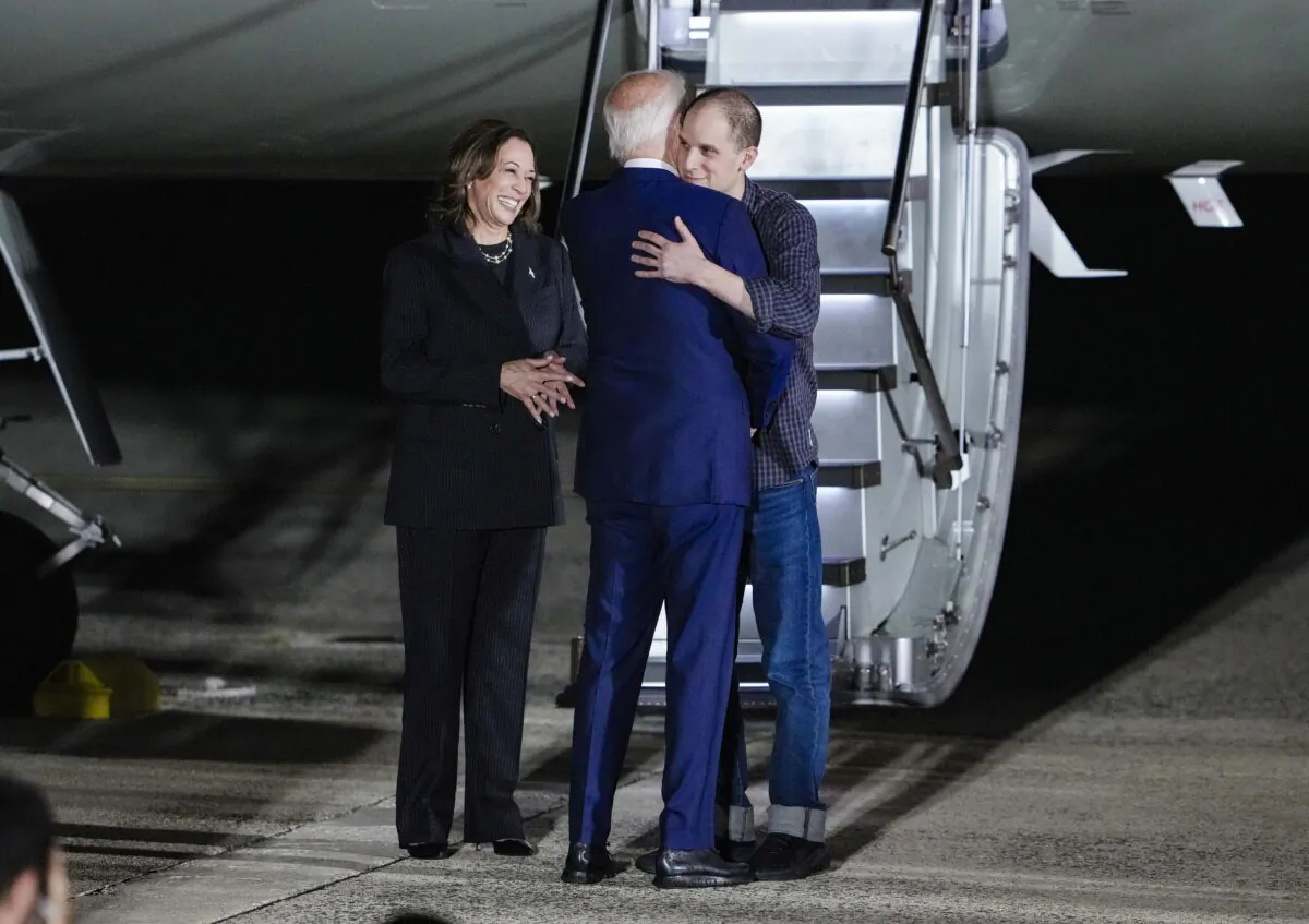 JOINT BASE ANDREWS, MARYLAND - AUGUST 1: U.S. President Joe Biden and Democratic presidential candidate, U.S. Vice President Kamala Harris greet Evan Gershkovich , a prisoner freed by Russia, as he arrives on August 1, 2024 at Joint Base Andrews, Maryland. Their release, negotiated as part of a 24 person prisoner exchange with Russia that involved at least six countries, is the largest prisoner exchange in post-Soviet history. (Photo by Andrew Harnik/Getty Images)