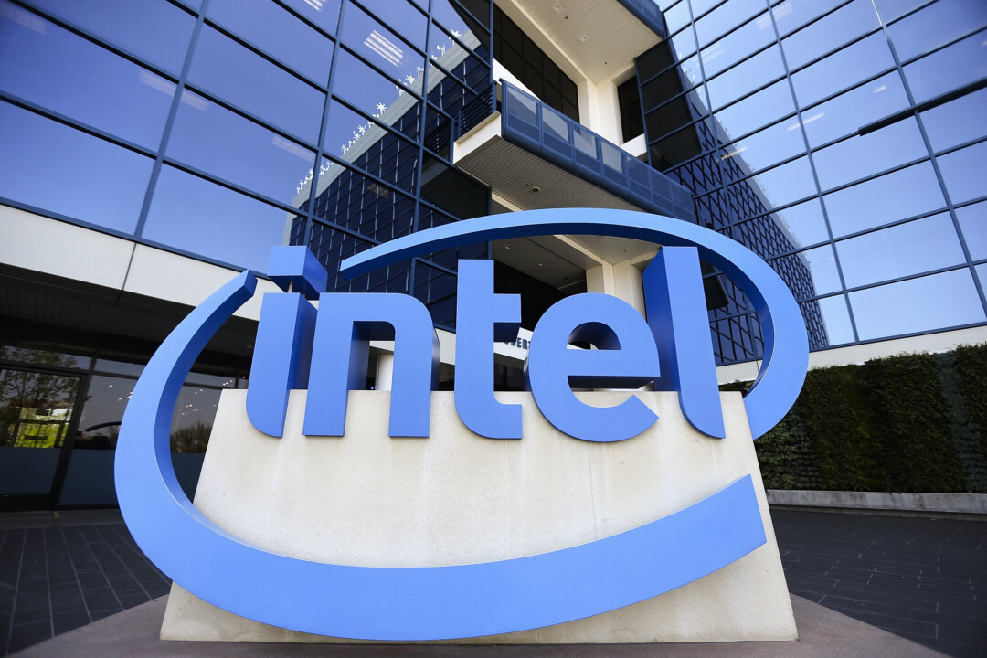 Intel Gets $7.8 Billion to Boost Chip Manufacturing in 4 States