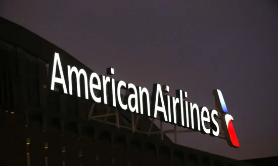Airline Passenger Who Tried to Enter Cockpit and Open Exit Door Sentenced to 19 Months in Prison