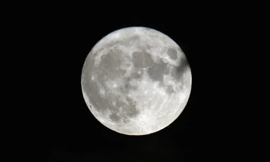 Supermoon Rises Over South Korean Capital of Seoul