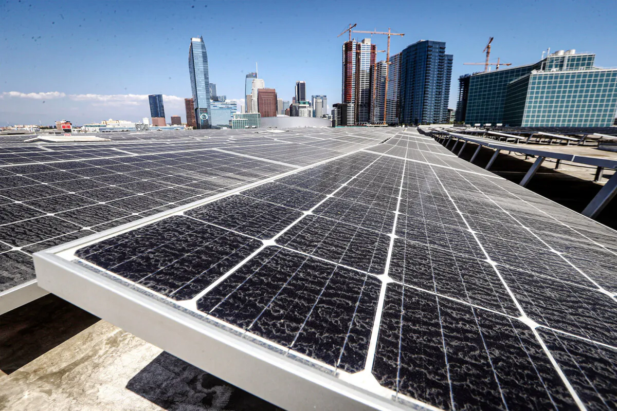 Solar panels are mounted on the roof of the Los Angeles Convention Center in Los Angeles on Sept. 5, 2018. (Mario Tama/Getty Images)