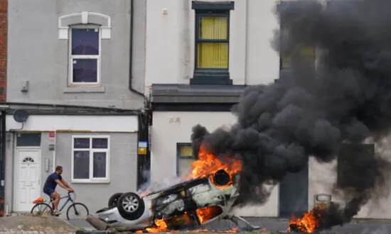 Australia Increases UK Travel Warning as British Leader Vows to Get Tough on Riots
