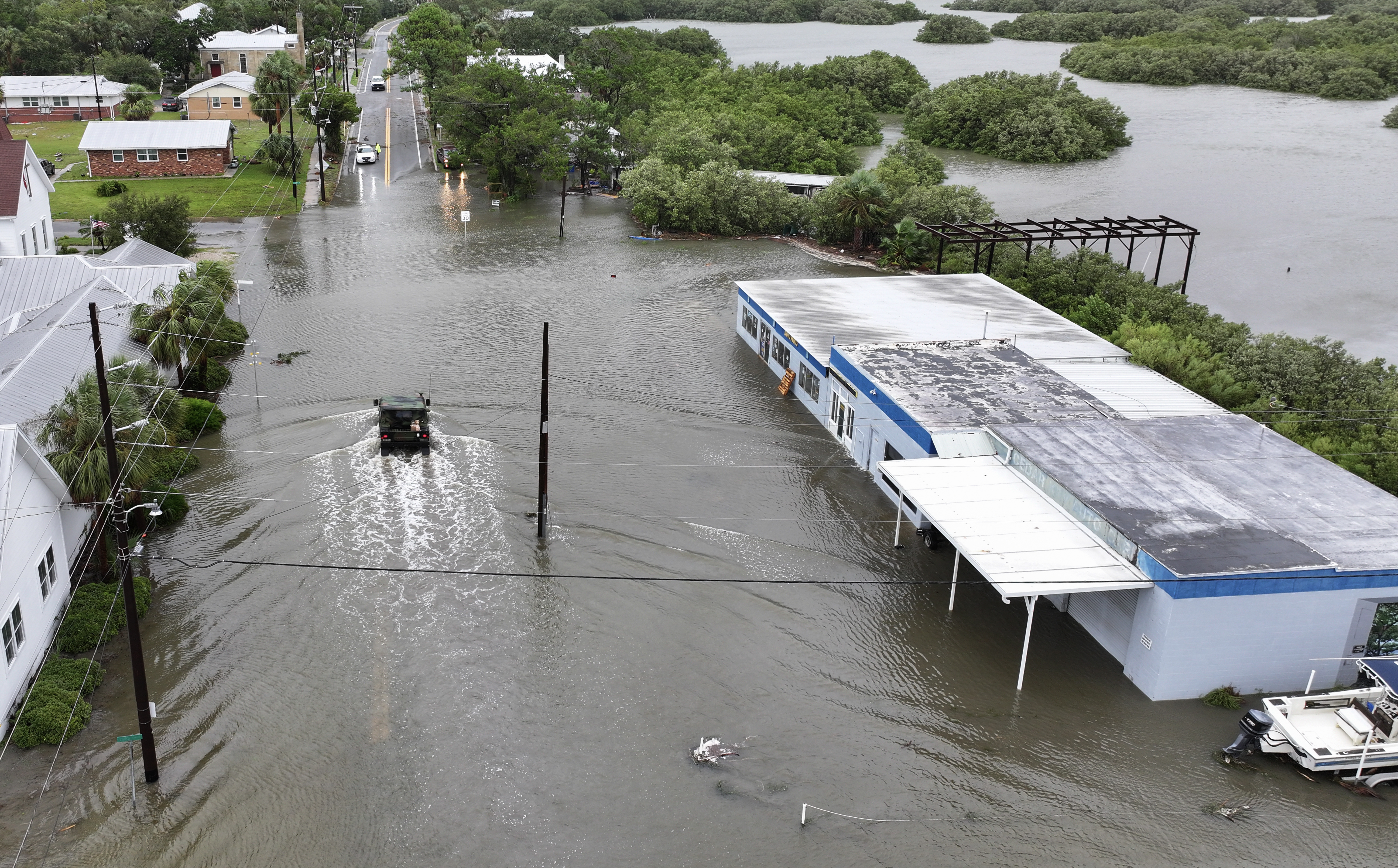 300,000 Without Power as Debby Soaks Florida