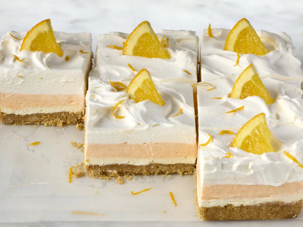 These no-bake bars mimic the classic creamsicle flavor. (Alex Lepe/TNS)