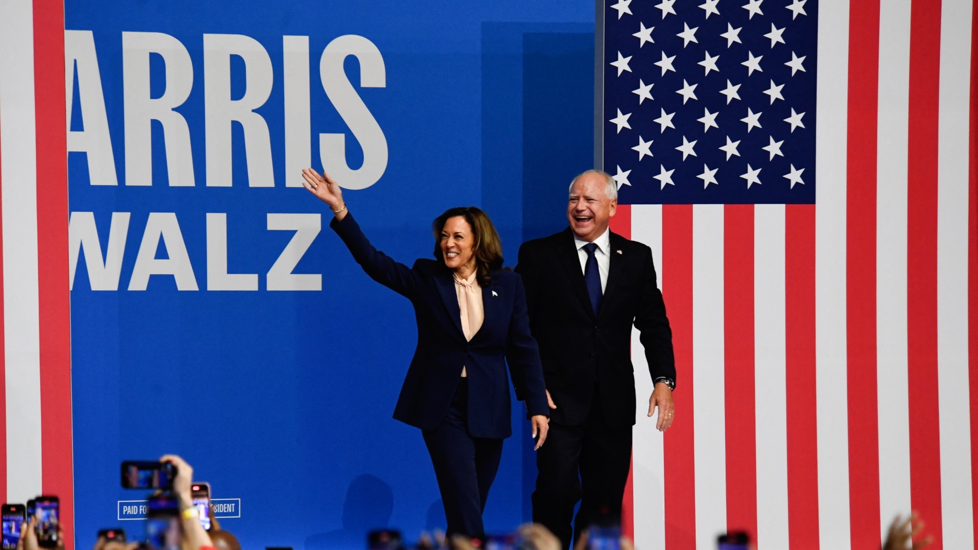 LIVE NOW Harris, Walz Campaign in Eau Claire, Wisconsin EpochTV