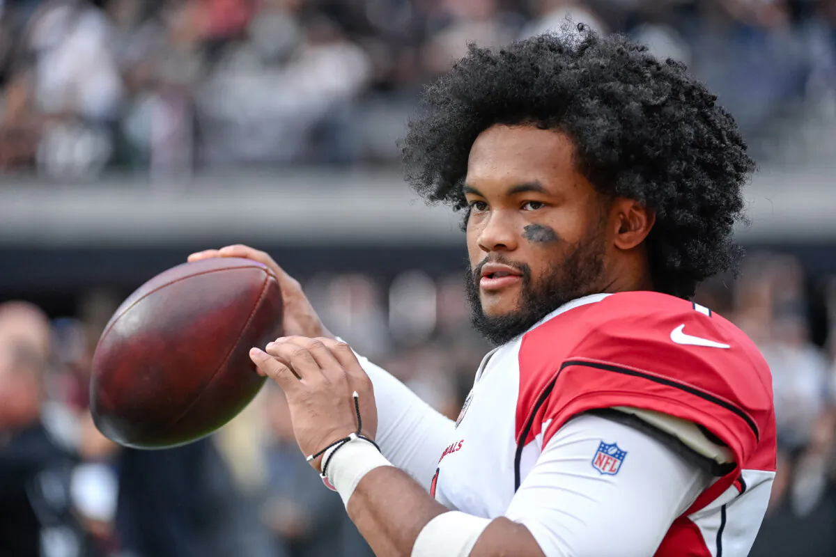 Arizona Cardinals quarterback Kyler Murray warms up on the sideline during the first half of a game against the Raiders in Las Vegas on Sept. 18, 2022. (David Becker/AP Photo)
