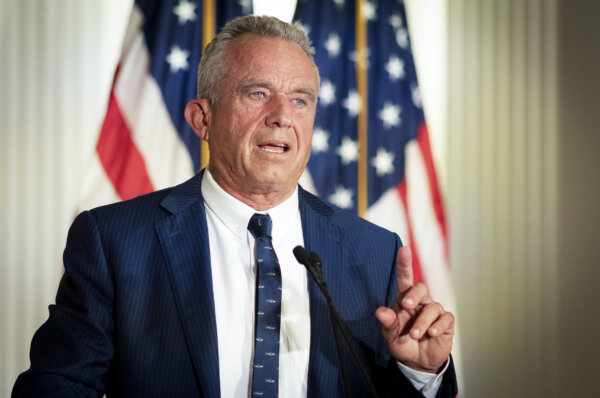 RFK Jr. Refutes Report That He Approached Harris for a Cabinet Position