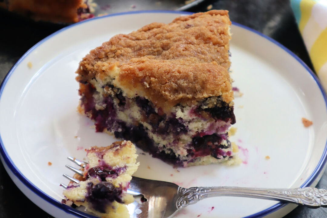 Blueberry Crumble Coffee Cake Is the Perfect Food to Stow for Vacation