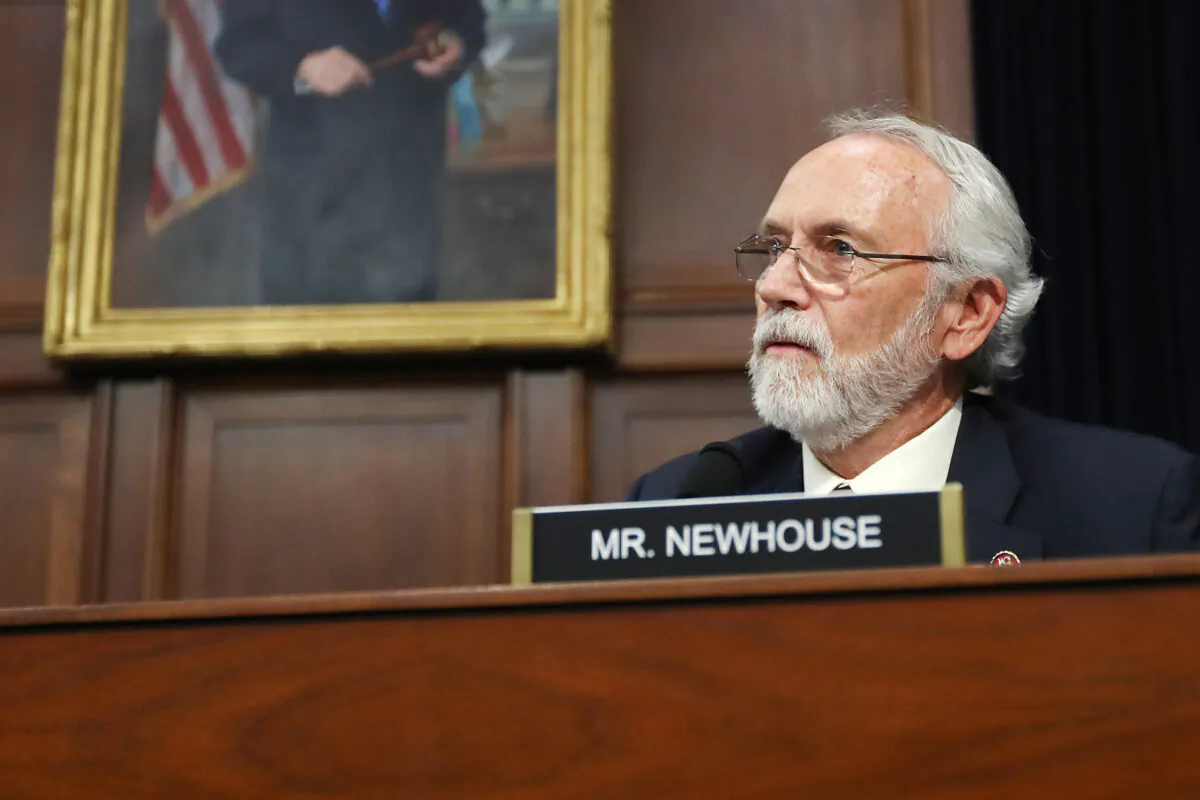 Rep. Dan Newhouse (R-Wash.) questions Matt Albence, then the acting director of Immigration and Customs Enforcement, during a hearing in the Rayburn House Office Building on Capitol Hill on July 25, 2019. (Chip Somodevilla/Getty Images)