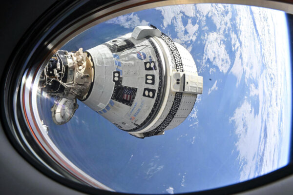 Starliner Astronauts Could Be Left in Space Until 2025