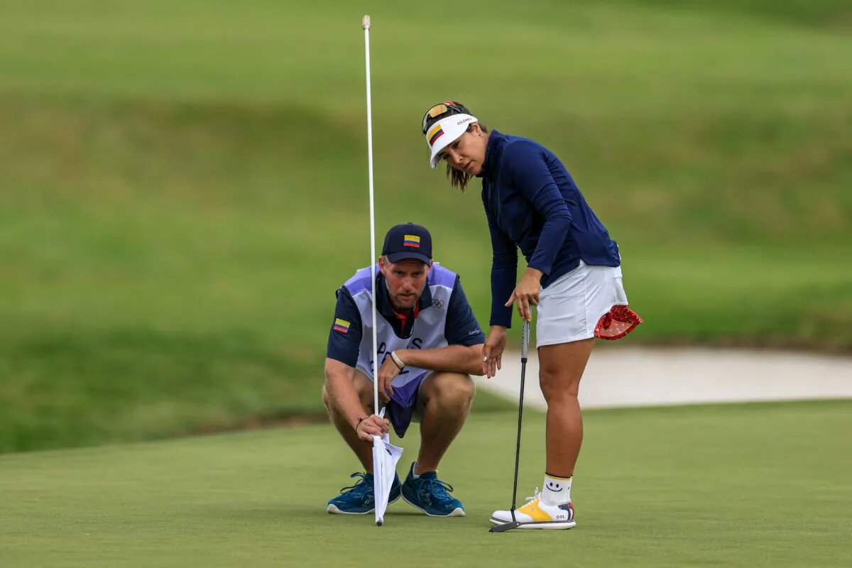 Colombia's Maria Jose Uribe consults her caddie before putting during round 3 of the women’s golf individual stroke play of the Paris 2024 Olympic Games at Le Golf National in Paris on Aug. 9, 2024. (Emmanuel Dunand/ AFP)