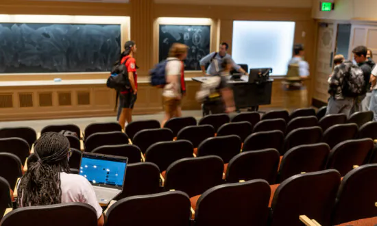 Colleges Eye Adults Who Didn’t Finish Degrees as Enrollments Fall