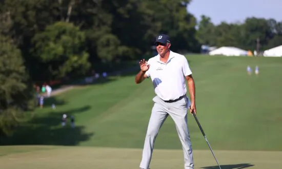 Matt Kuchar Holds One-Shot Lead at Wyndham Championship