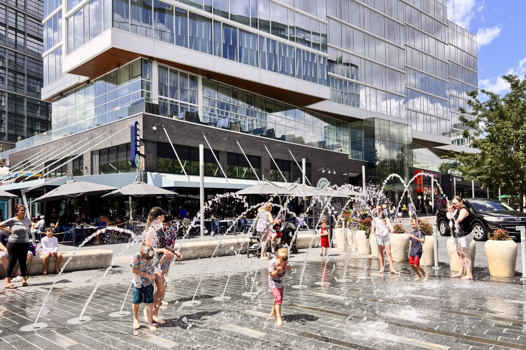Pools, Splash Pads May Help Spread Diarrhea Outbreak, Experts Warn