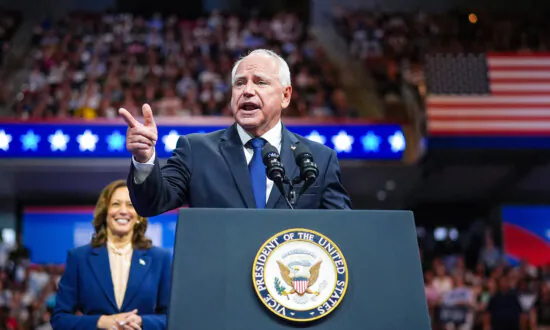 Vice Presidential Candidate Walz Speaks at Municipal Workers’ Conference