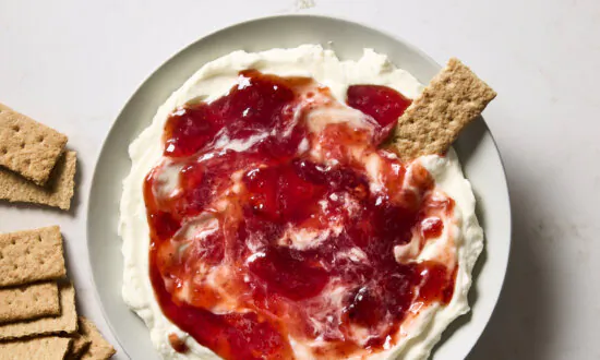I Can’t Stop Thinking About This 4-ingredient Cream Cheese Dip