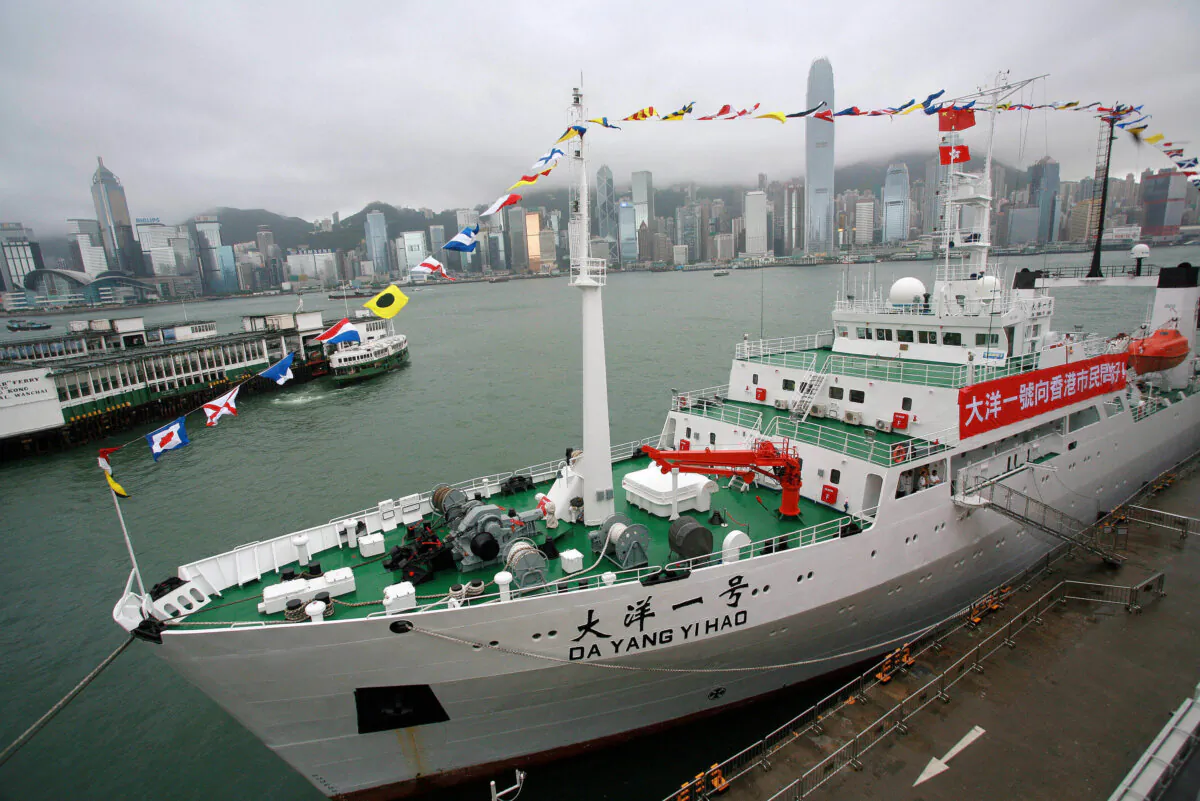 China's most advanced deep-sea research vessel, Dayang Yihao at Ocean terminal in Hong Kong on Aug. 10, 2007. (Samantha Sin/AFP via Getty Images)