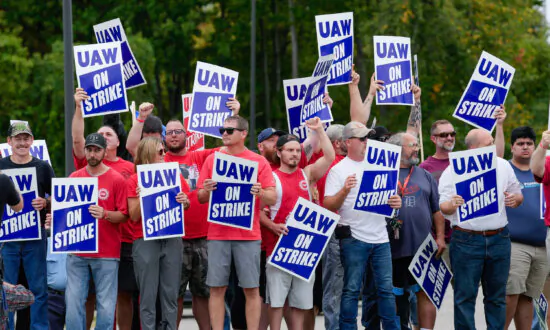 UAW Files Labor Charges Against Trump, Musk After Monday Interview