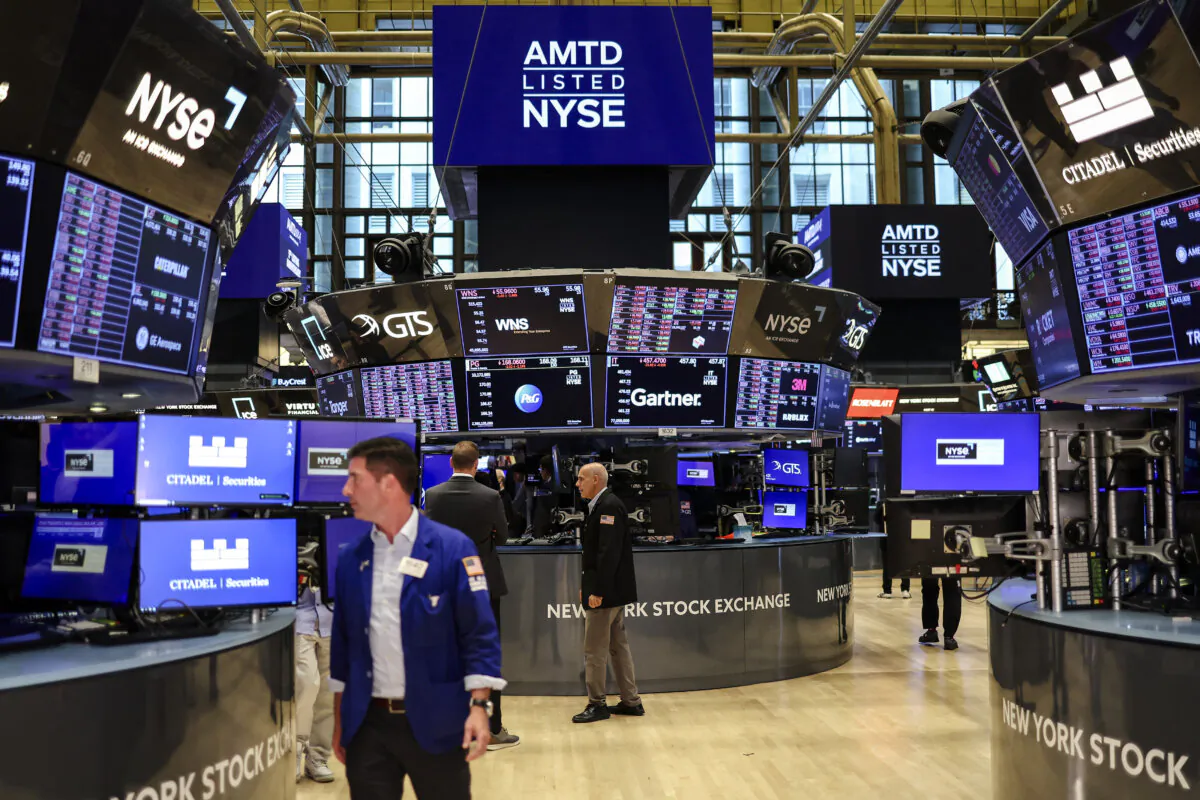 Traders work on the floor of the New York Stock Exchange (NYSE) ahead of the closing bell in New York City on Aug. 5, 2024. (Charly Triballeau/AFP via Getty Images)