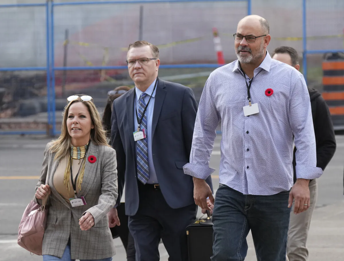 Freedom Convoy organizers Tamara Lich and Chris Barber (R) make their way with counsel to the Public Order Emergency Commission in Ottawa on Nov. 1, 2022. (The Canadian Press/Adrian Wyld)