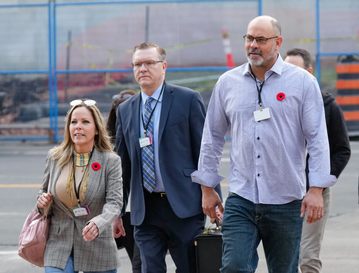 Freedom Convoy organizers Tamara Lich and Chris Barber (R) make their way with counsel to the Public Order Emergency Commission hearing in Ottawa on Nov. 1, 2022. (The Canadian Press/Adrian Wyld)