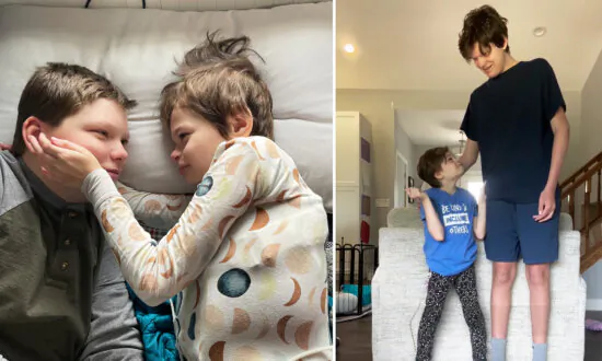 ‘Look At That Proud Smile’: Boy With Rare Disorder Stands Next to His Big Brother for the First Time