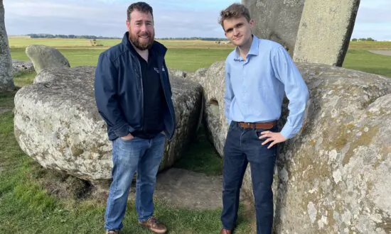 Australian Researchers Discover Stonehenge Altar Stone May Have Come From Scotland