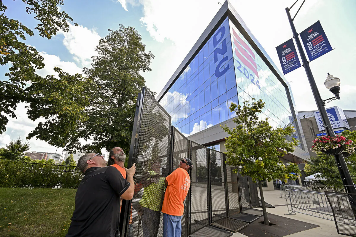 Union workers set up a perimeter as preparations are made ahead of the Democratic National Convention outside the United Center in Chicago on Aug. 16, 2024. (Robyn Beck/AFP via Getty Images)