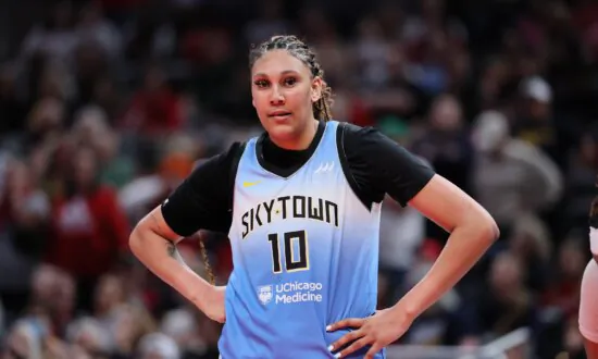 Sky Use Fourth-Quarter Surge to Rally Past Sparks