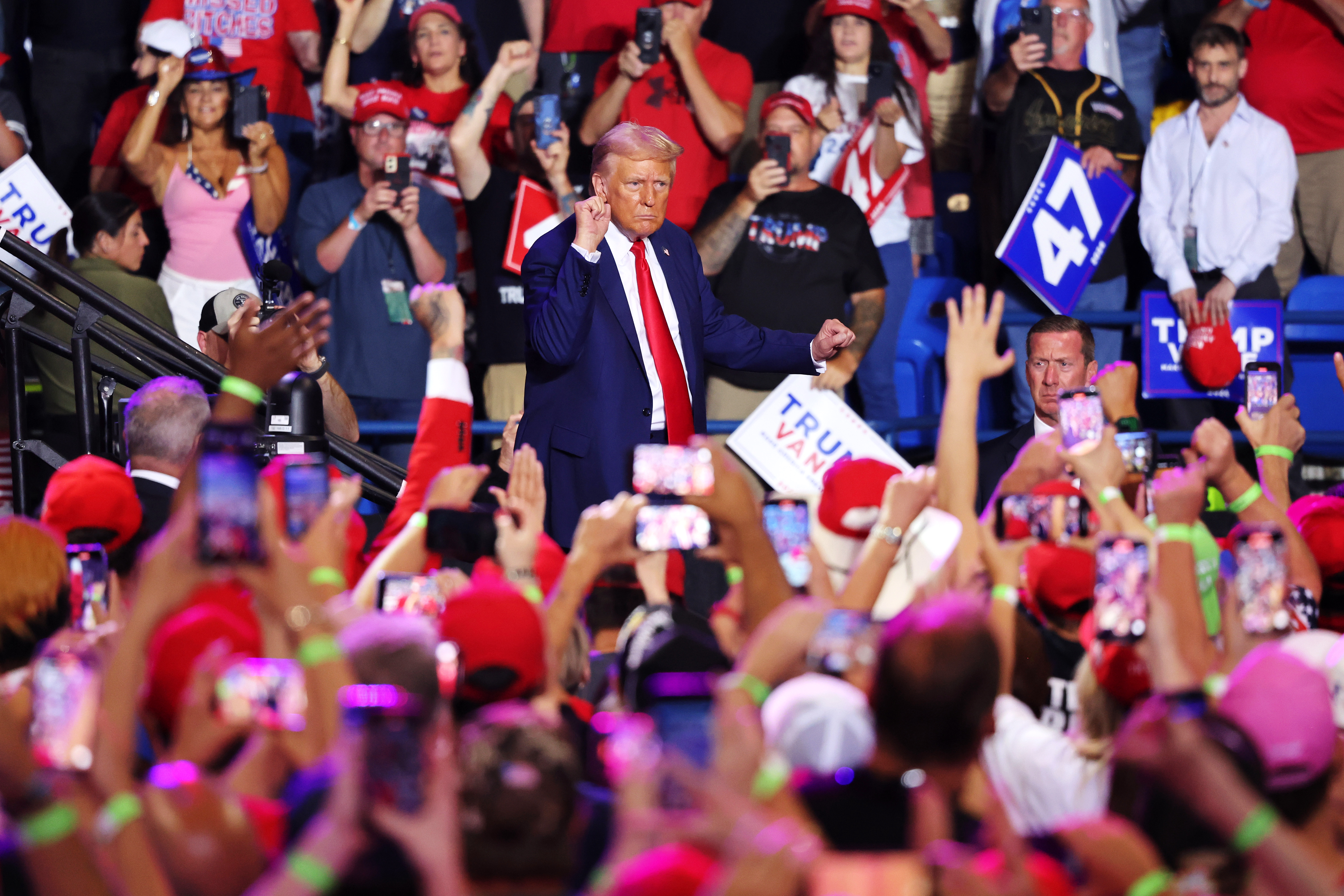 Trump Holds Rally in Wilkes-Barre, Pennsylvania | EpochTV