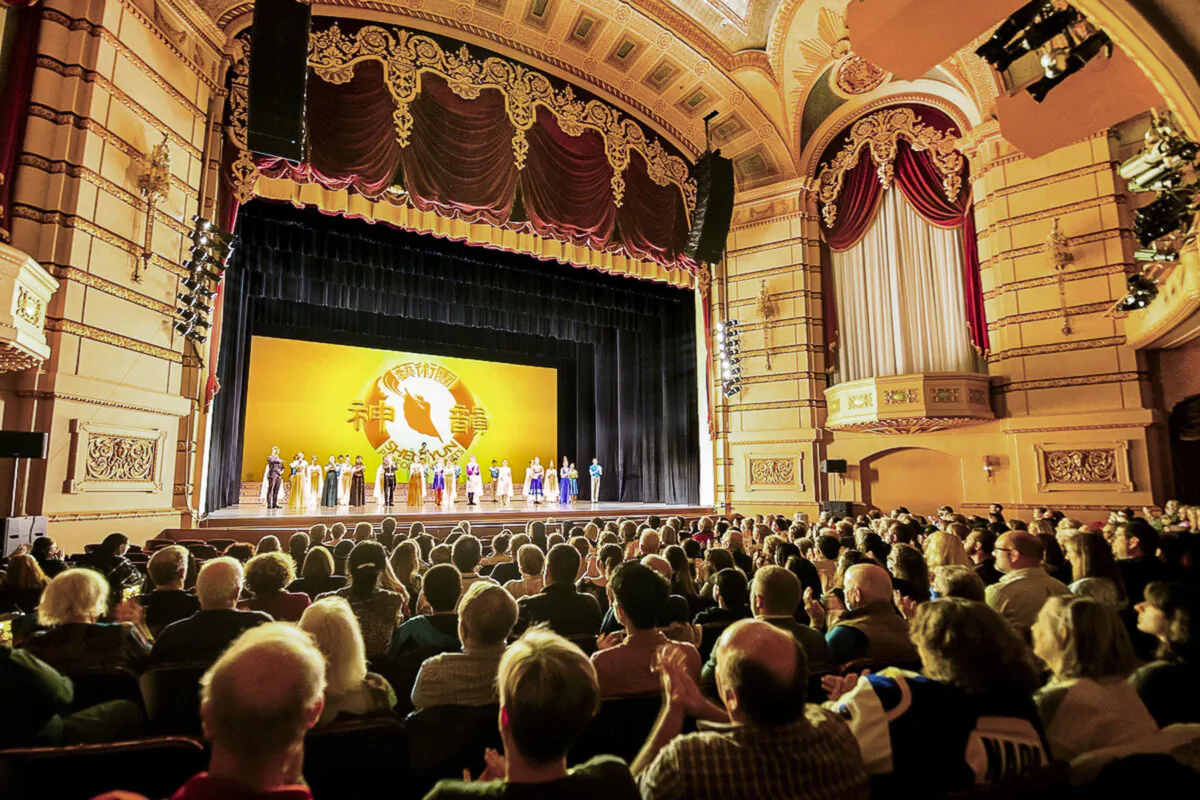 Shen Yun performers gather onstage during a curtain call at the Paramount Theatre in Cedar Rapids, Iowa, on Oct. 24, 2021. (Hu Chen/The Epoch Times)