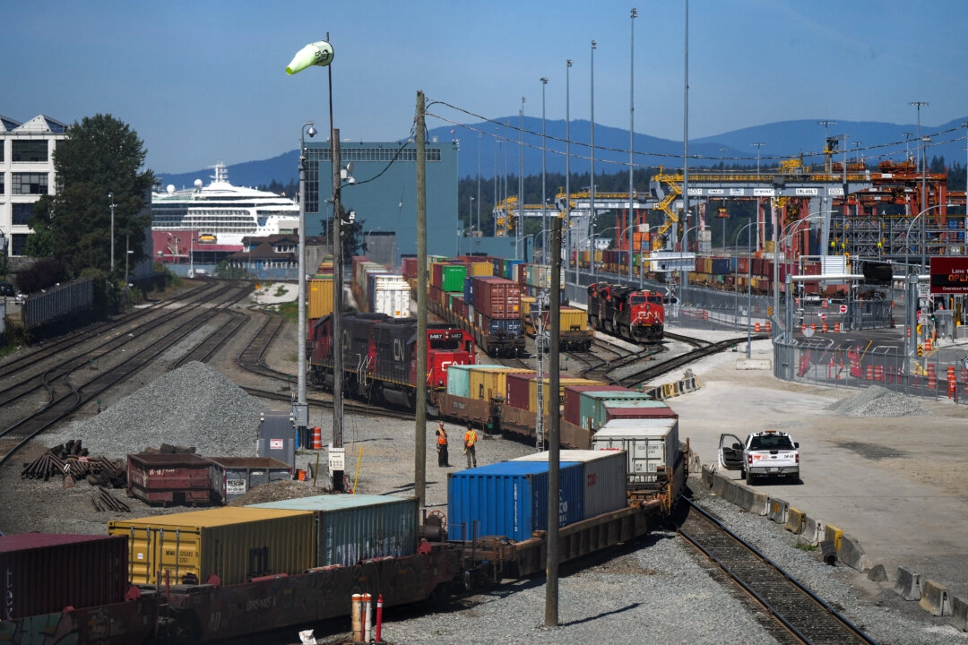 Canadian Railways Halted Amid Labor Dispute