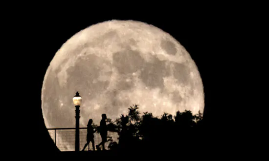 October’s Supermoon Rises Above UK Capital and Rio