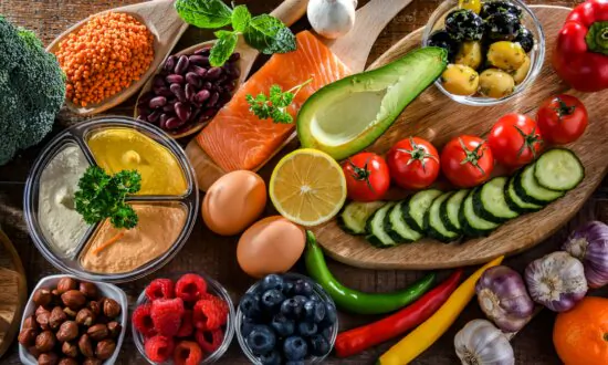 Diet High in Fibre and Healthy Fats May Reduce Risk of Cancer