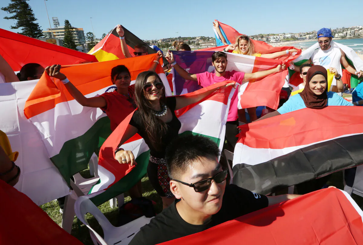 International students wait for the world record attempt for an English lesson to start at Bondi Beach in Sydney, Australia, on Feb. 12, 2016 (AAP Image/David Moir)