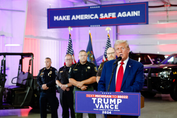 Trump, Vance Pledge to Reduce Crime, 'Re-Fund Police'