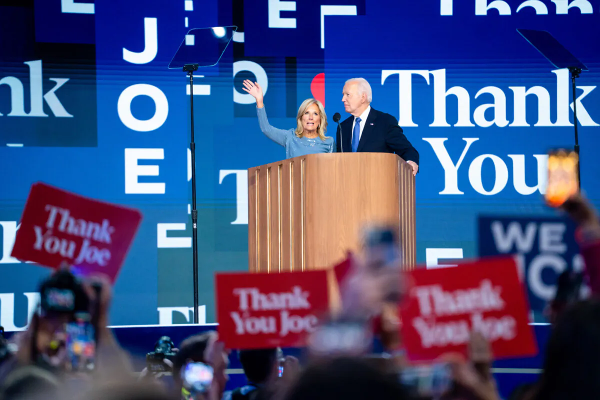 First Lady Jill Biden waves with her husband, President Joe Biden, at the end of the first day of the Democratic National Convention in Chicago on Aug. 19, 2024. (Madalina Vasiliu/The Epoch Times)