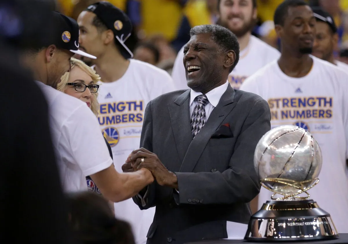 Former Coach and General Manager Al Attles (R) shakes hands with Golden State Warriors guard Stephen Curry after Game 5 of the NBA Western Conference finals against the Houston Rockets in Oakland, Calif., on May 27, 2015. (Ben Margot/AP Photo)