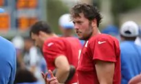 Rams Quarterback Stafford Goes Through Full Practice Despite Cut Left Thumb
