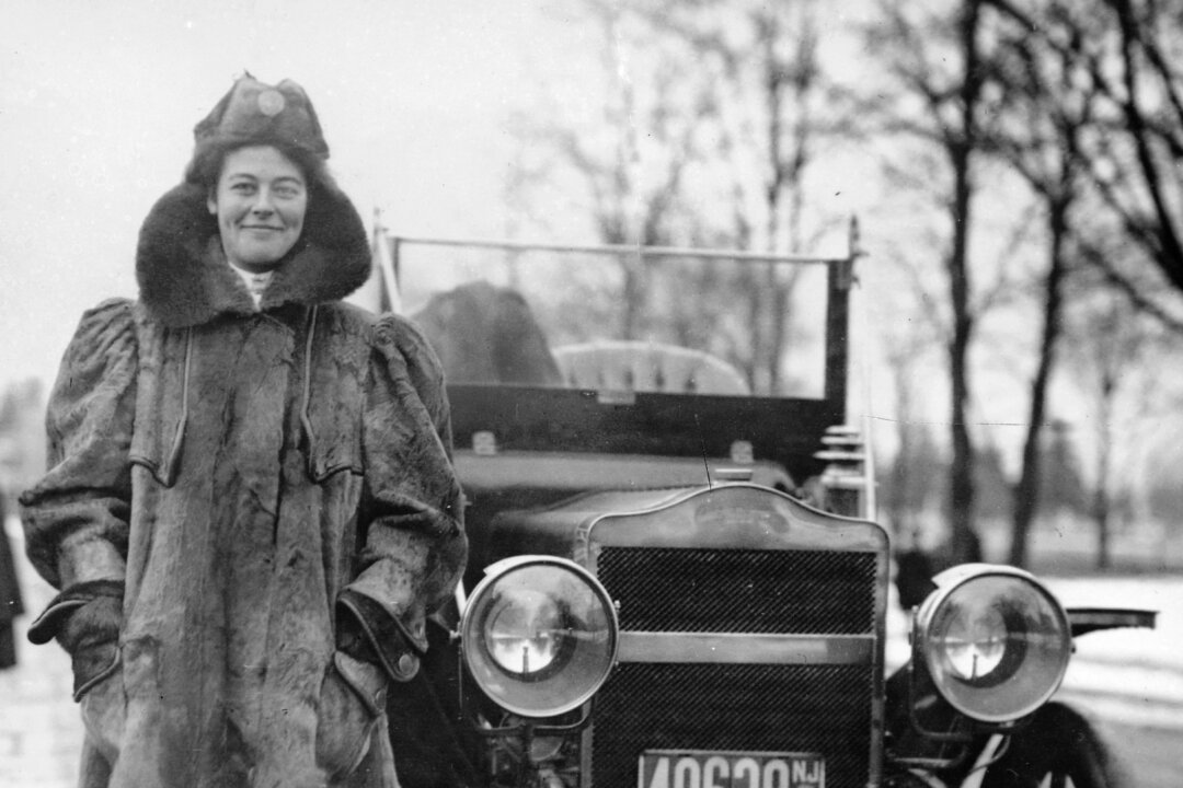 Alice Ramsey's Grand 1909 Auto Adventure